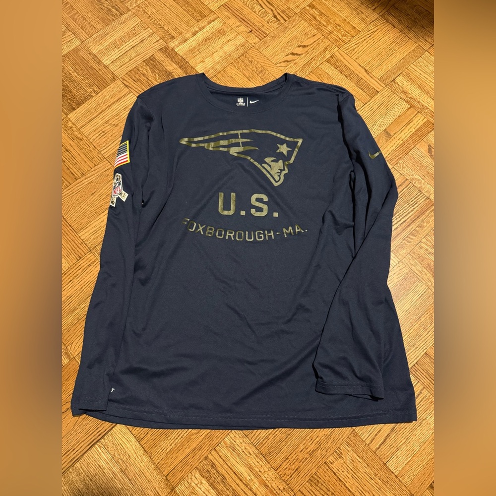Nike Men's New England Patriots Salute To Service Long Sleeve Tee XL